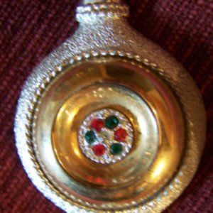 Sarah Coventry Pendant, which doubles as brooch **